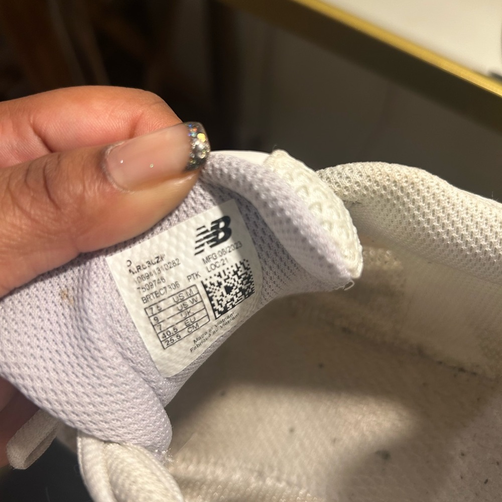 New Balance Women's White and Lavender Sneakers - Picture 8 of 13